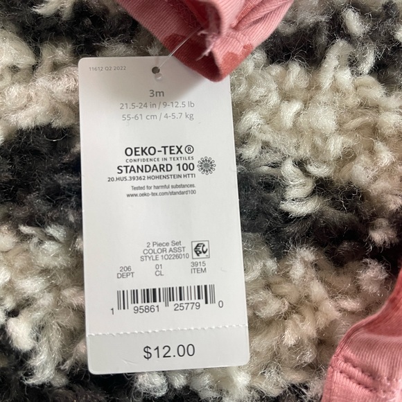 Carter’s 2 piece outfit set - Picture 2 of 5